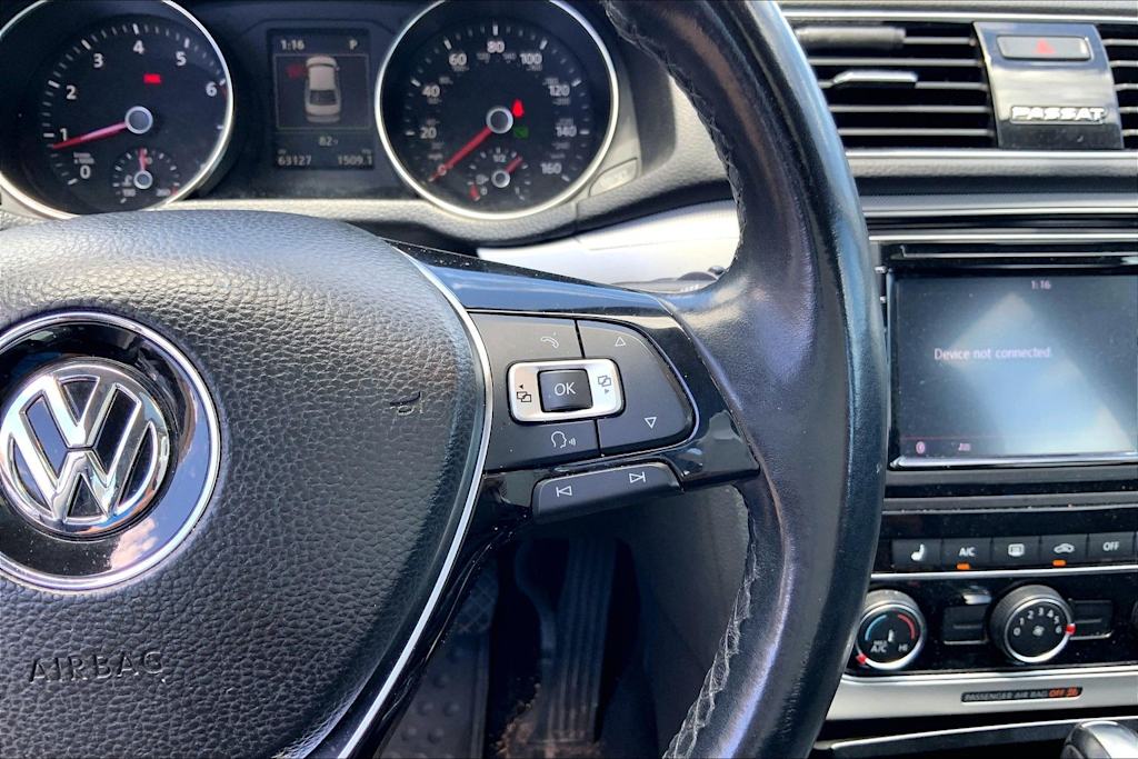 Thumbnail: 2019 Volkswagen Passat - 25