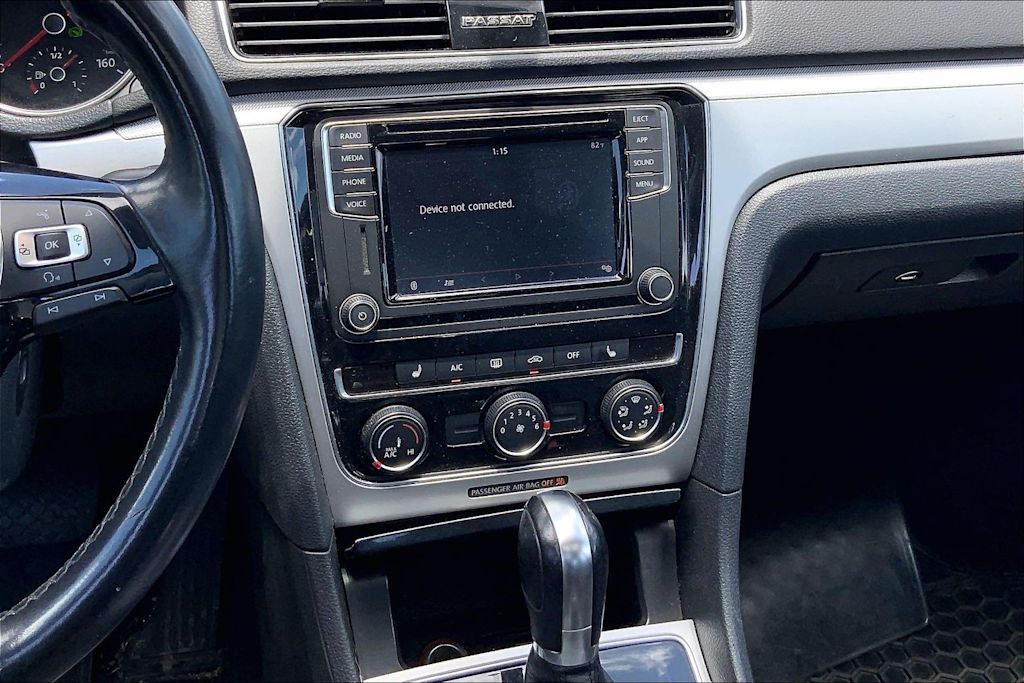 Thumbnail: 2019 Volkswagen Passat - 16