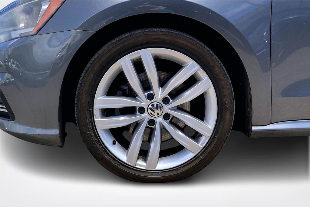 Thumbnail: 2019 Volkswagen Passat - 8
