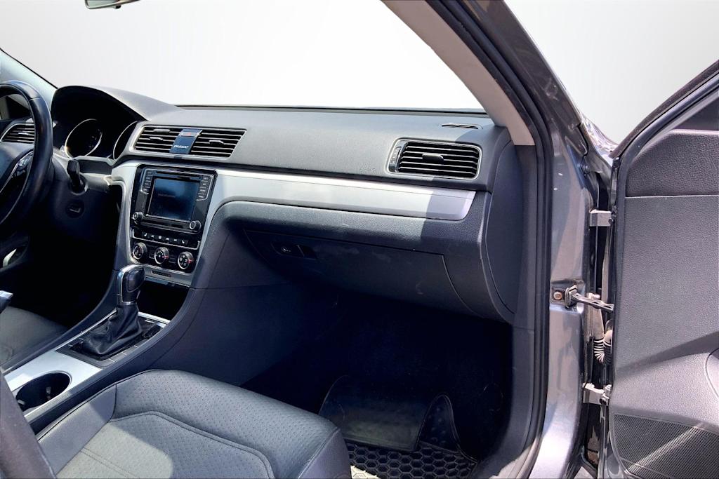 Thumbnail: 2019 Volkswagen Passat - 15
