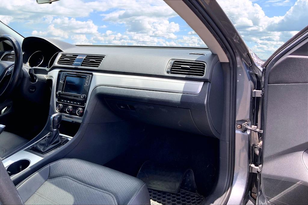 Thumbnail: 2019 Volkswagen Passat - 15