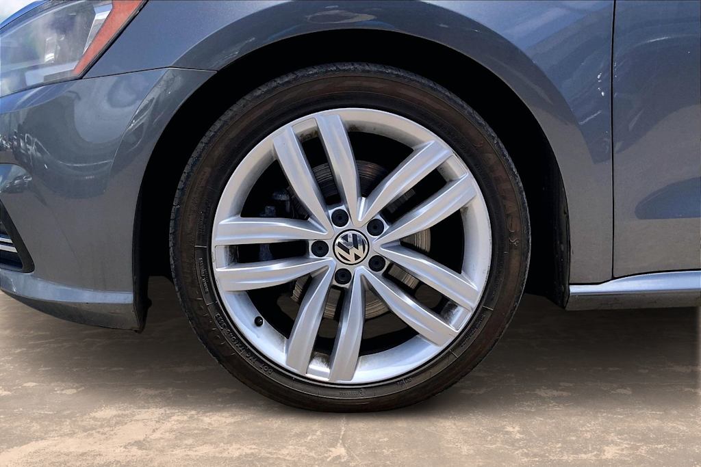 Thumbnail: 2019 Volkswagen Passat - 8