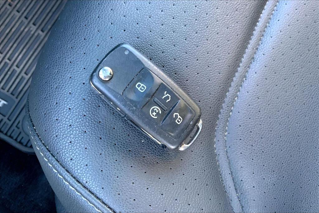 Thumbnail: 2021 Volkswagen Passat - 19