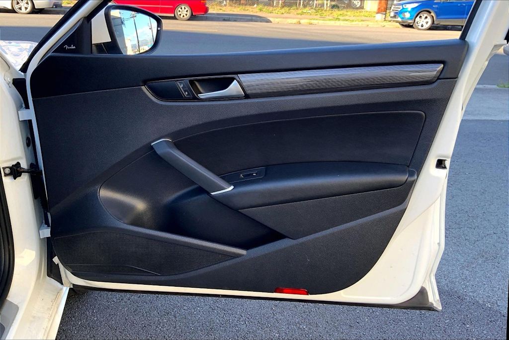 Thumbnail: 2021 Volkswagen Passat - 27