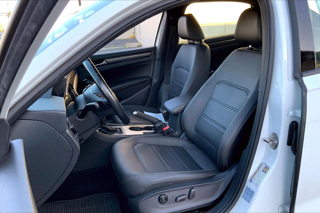 Thumbnail: 2021 Volkswagen Passat - 10