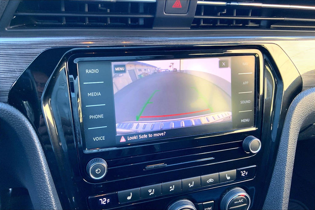 Thumbnail: 2021 Volkswagen Passat - 15