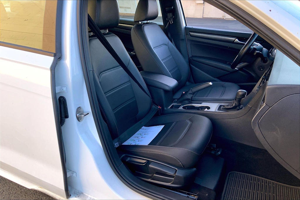 Thumbnail: 2021 Volkswagen Passat - 11