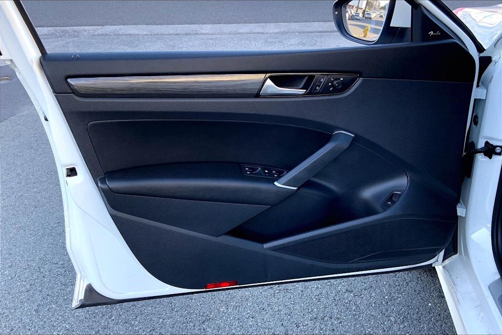 Thumbnail: 2021 Volkswagen Passat - 26