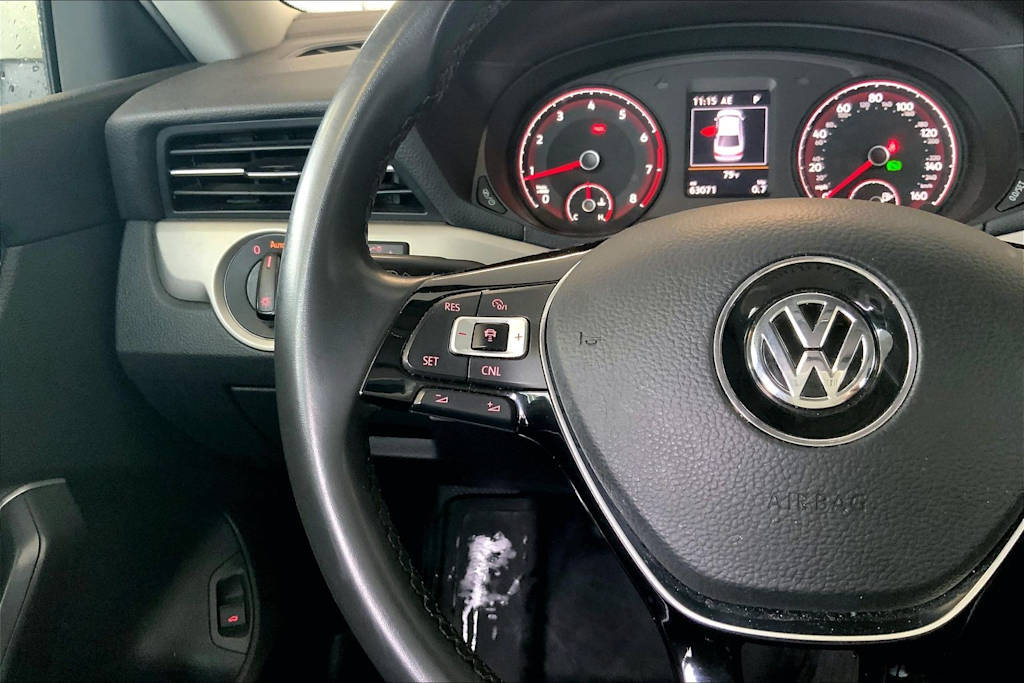 Thumbnail: 2021 Volkswagen Passat - 24