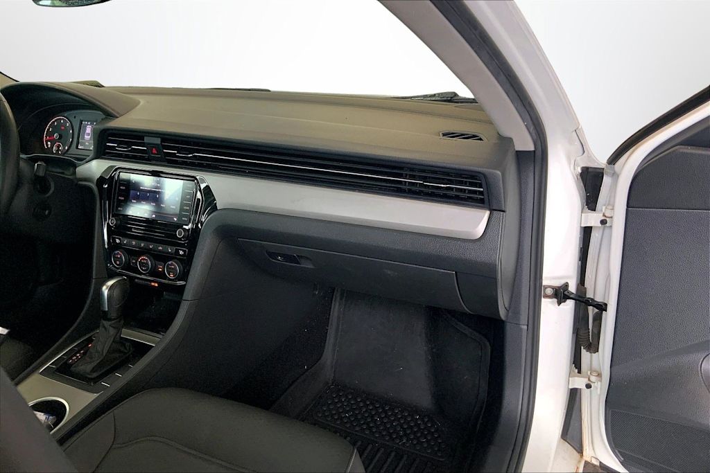 Thumbnail: 2021 Volkswagen Passat - 15
