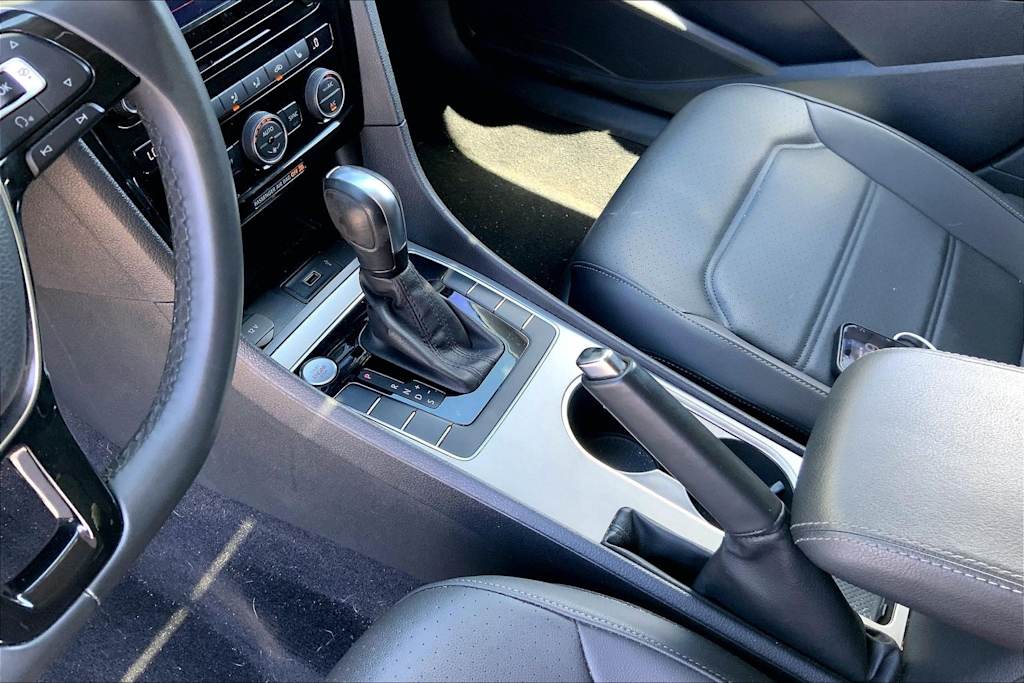 Thumbnail: 2022 Volkswagen Passat - 17