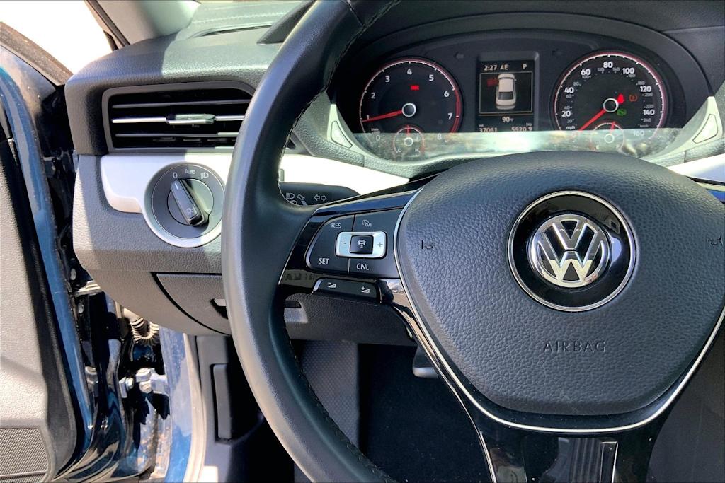Thumbnail: 2022 Volkswagen Passat - 24