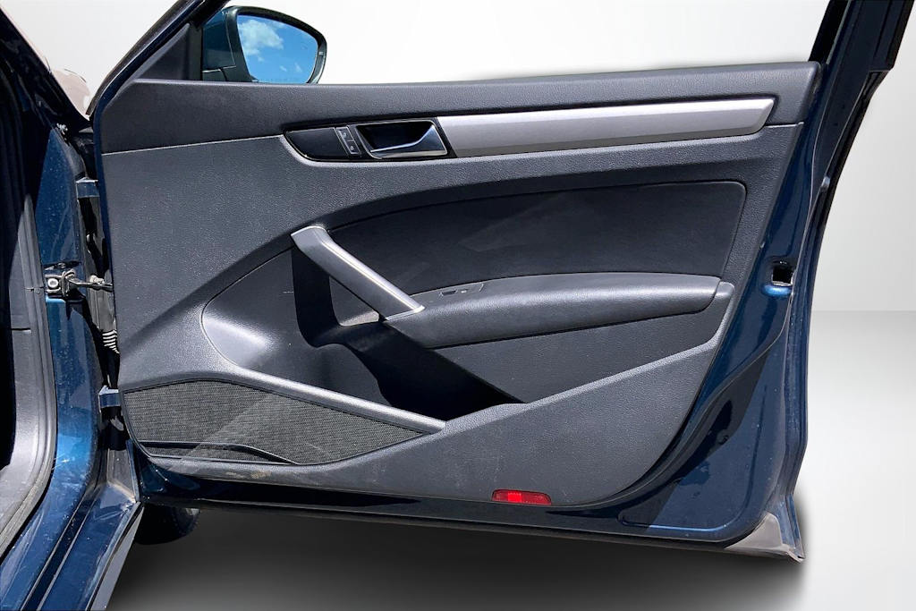 Thumbnail: 2022 Volkswagen Passat - 28