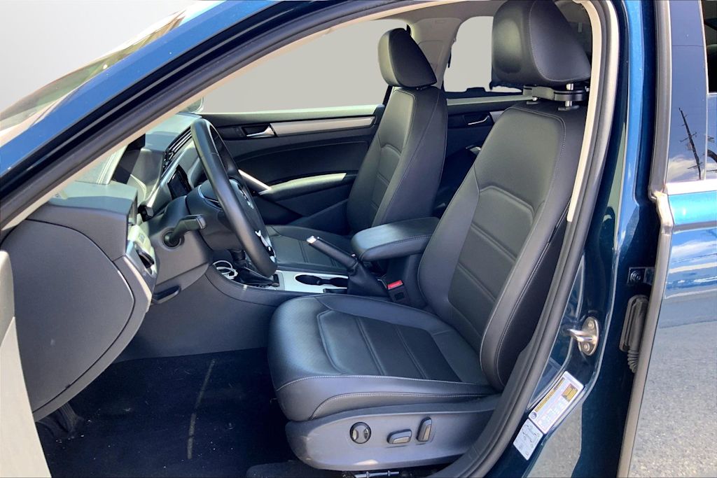 Thumbnail: 2022 Volkswagen Passat - 11