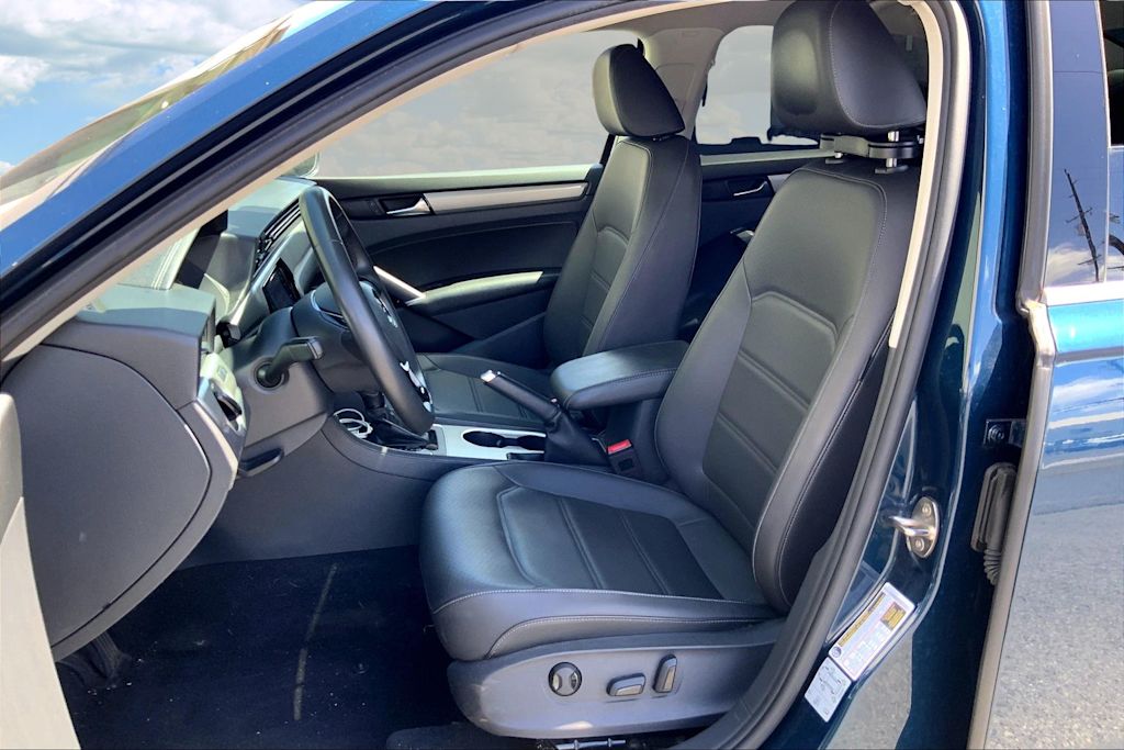 Thumbnail: 2022 Volkswagen Passat - 11