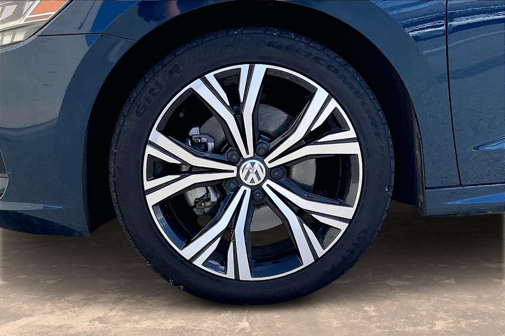 Thumbnail: 2022 Volkswagen Passat - 8