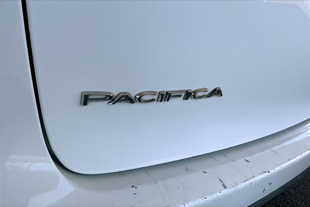 Thumbnail: 2022 Chrysler Pacifica - 7