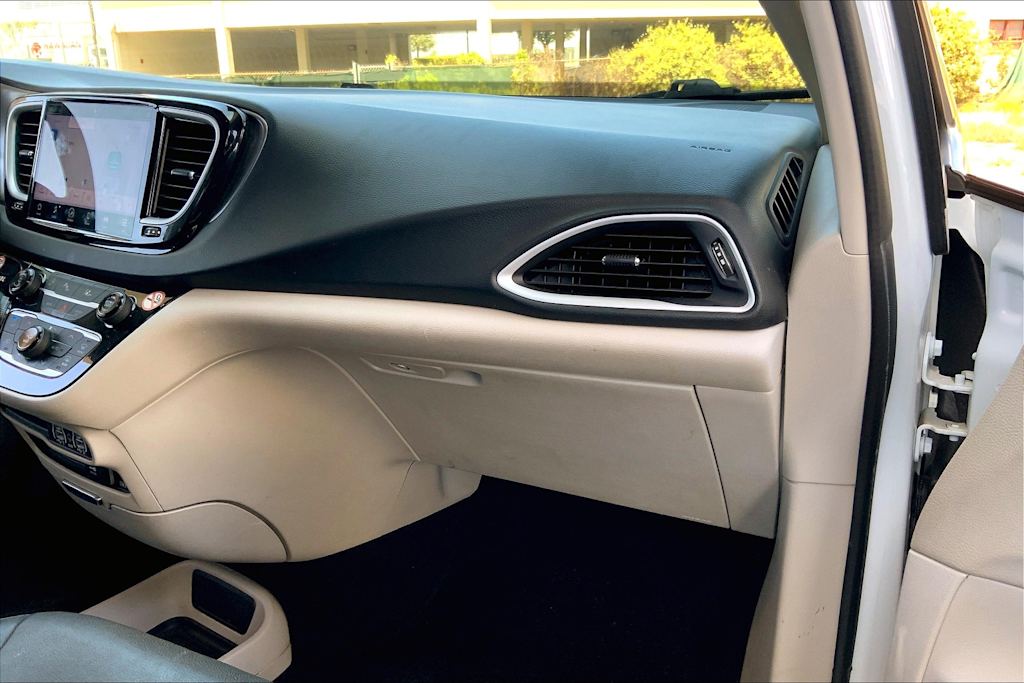 Thumbnail: 2022 Chrysler Pacifica - 22