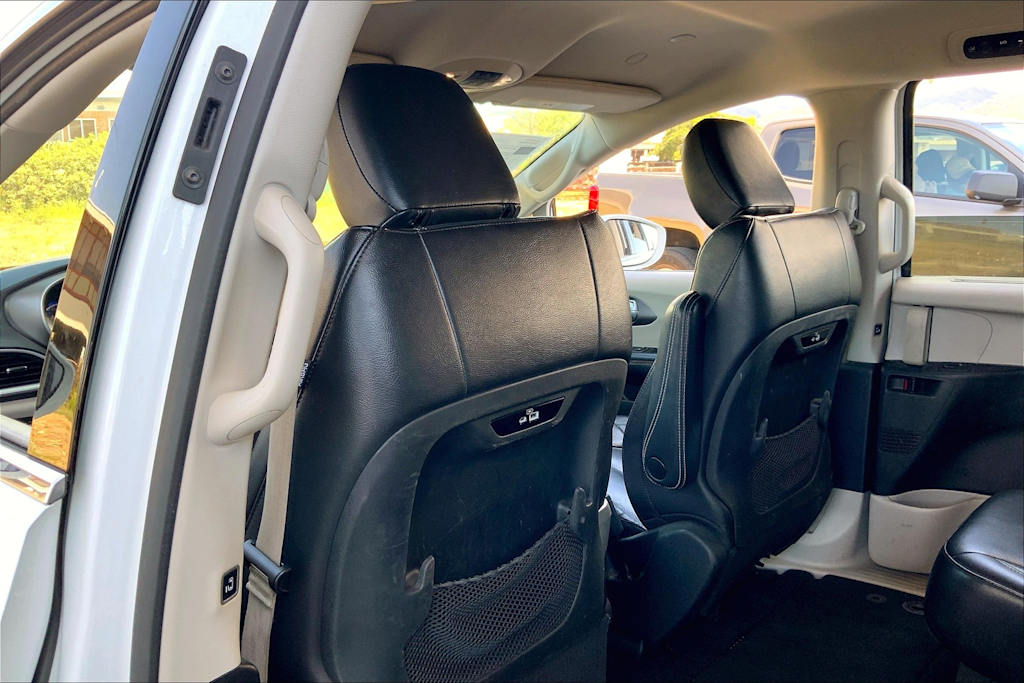 Thumbnail: 2022 Chrysler Pacifica - 10