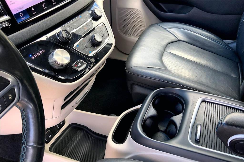 Thumbnail: 2021 Chrysler Pacifica - 16