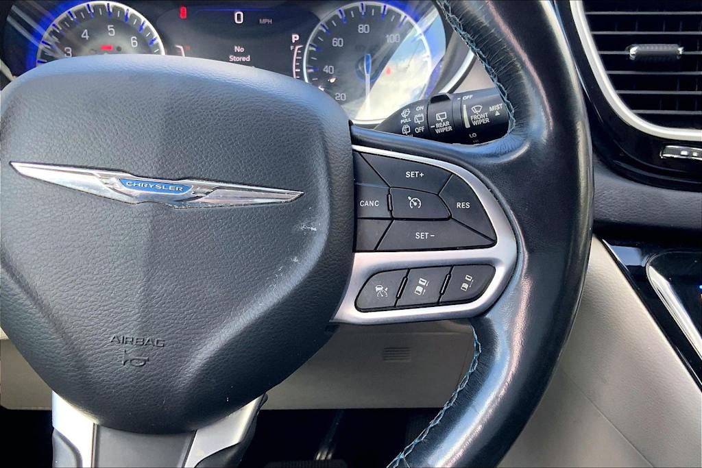 Thumbnail: 2021 Chrysler Pacifica - 25