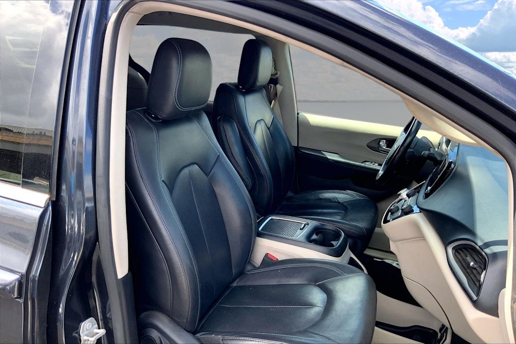 Thumbnail: 2021 Chrysler Pacifica - 12