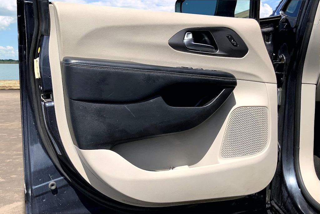 Thumbnail: 2021 Chrysler Pacifica - 27