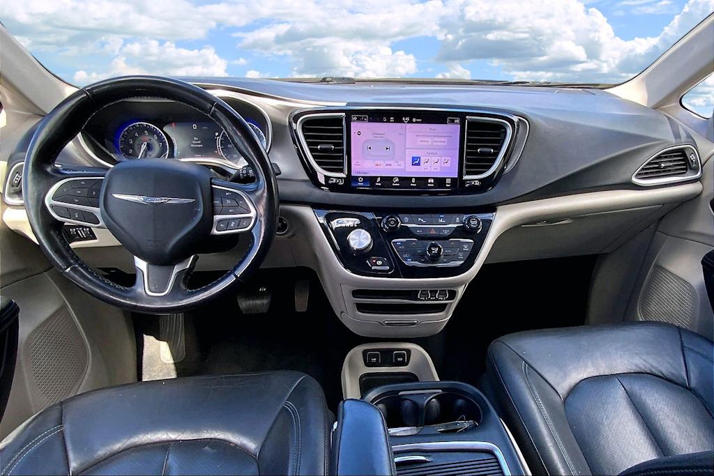Thumbnail: 2021 Chrysler Pacifica - 10