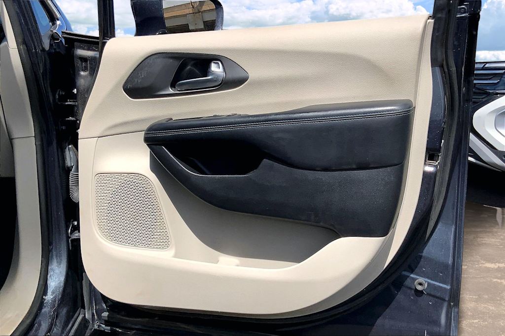 Thumbnail: 2021 Chrysler Pacifica - 28