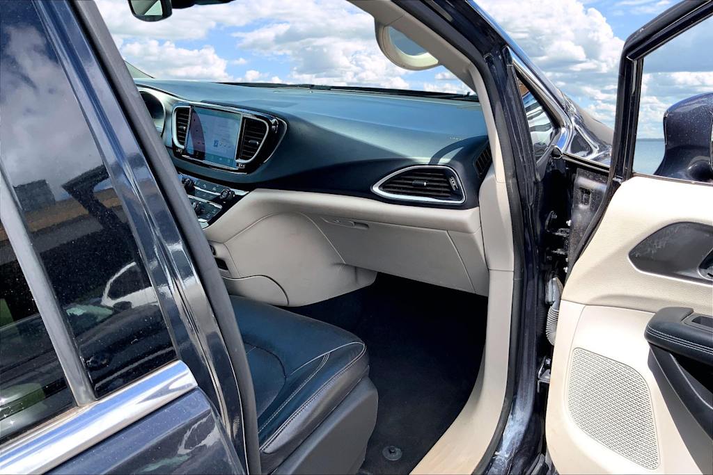 Thumbnail: 2021 Chrysler Pacifica - 23