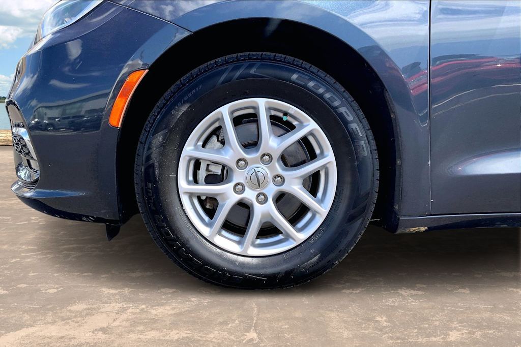 Thumbnail: 2021 Chrysler Pacifica - 8