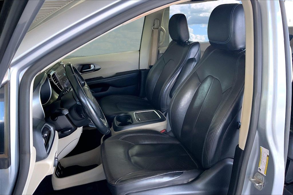Thumbnail: 2021 Chrysler Pacifica - 11