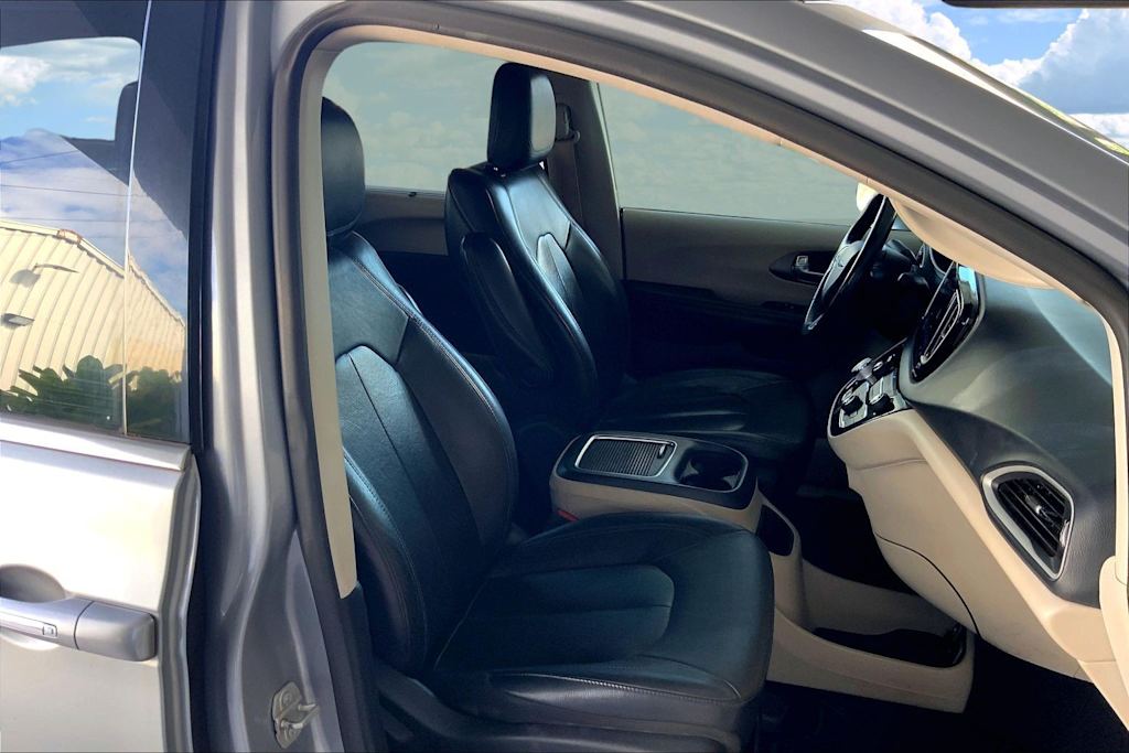 Thumbnail: 2021 Chrysler Pacifica - 12