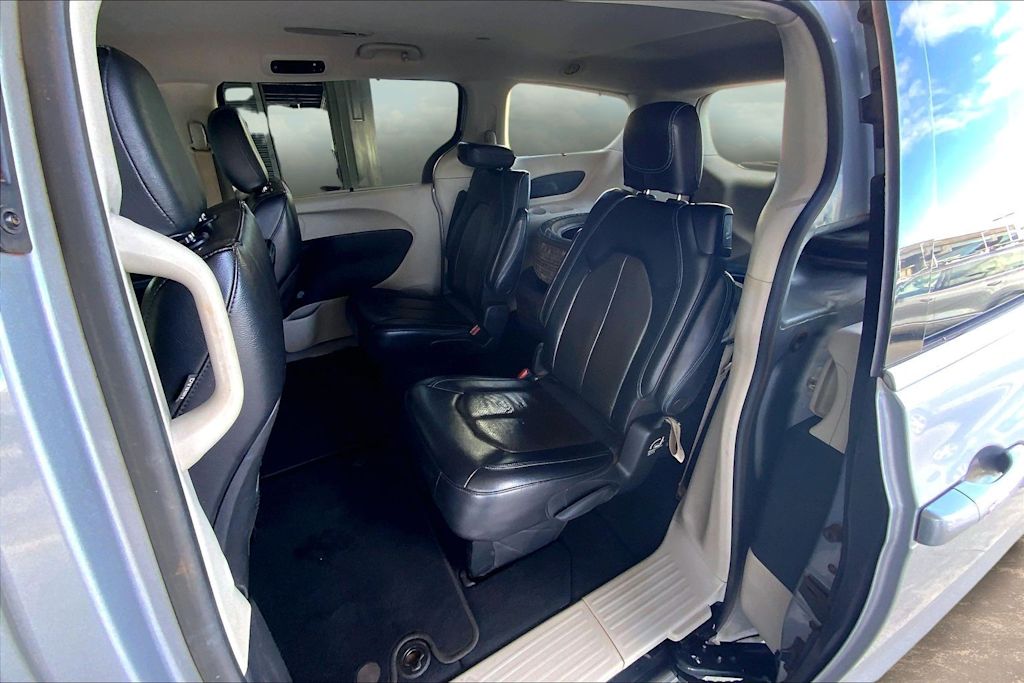 Thumbnail: 2021 Chrysler Pacifica - 13