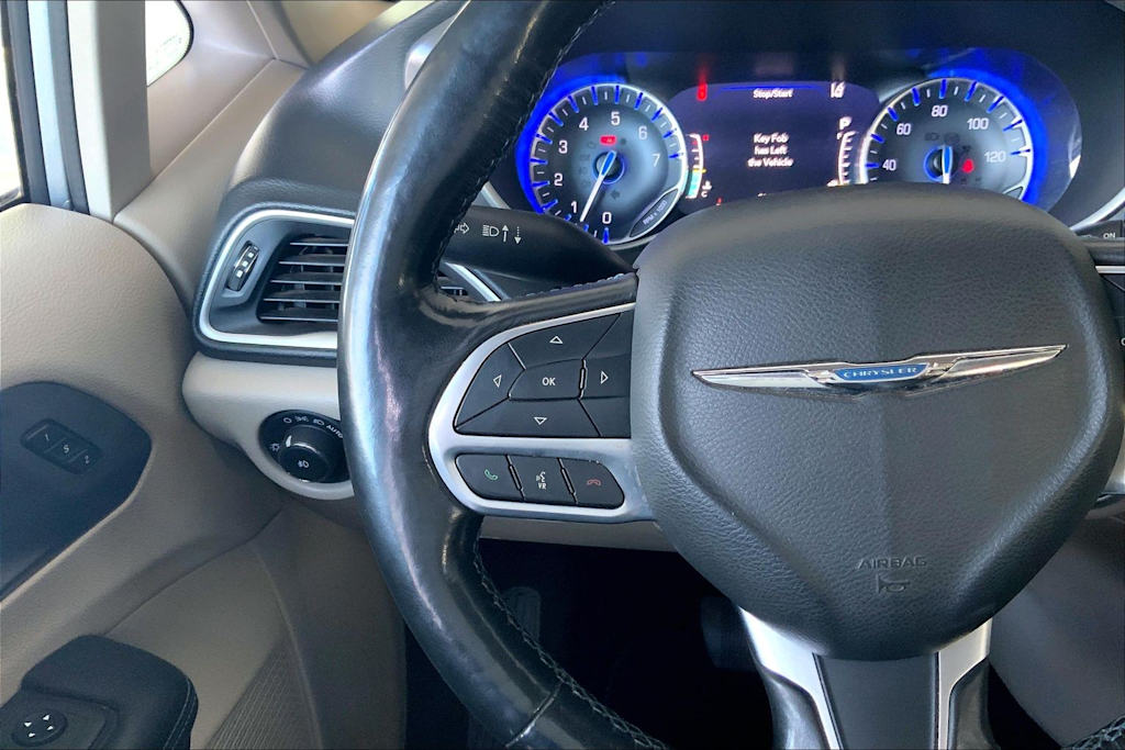 Thumbnail: 2021 Chrysler Pacifica - 25
