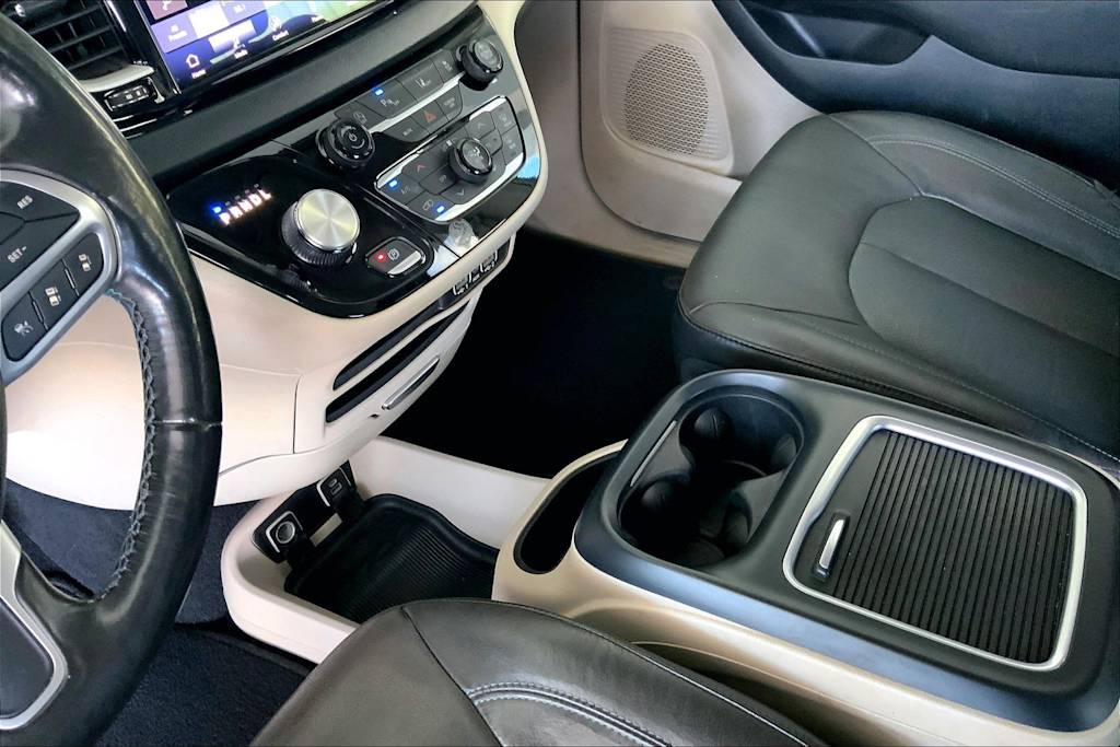Thumbnail: 2021 Chrysler Pacifica - 20