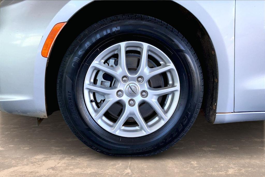Thumbnail: 2021 Chrysler Pacifica - 8
