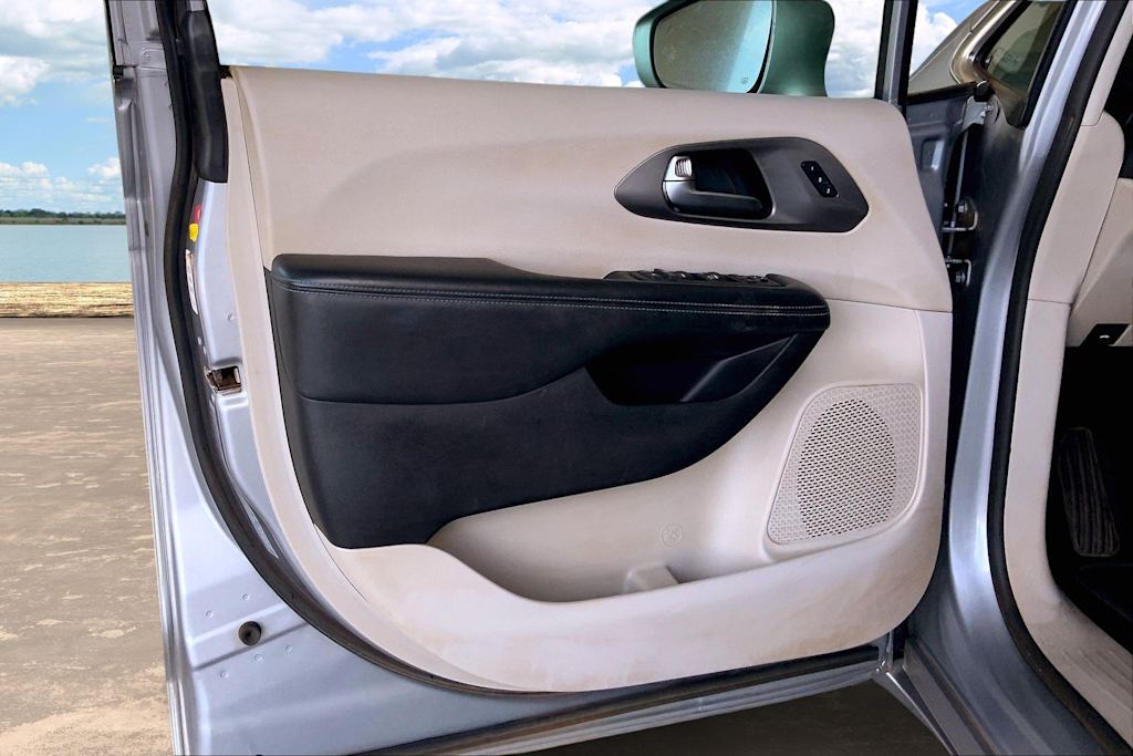 Thumbnail: 2021 Chrysler Pacifica - 28