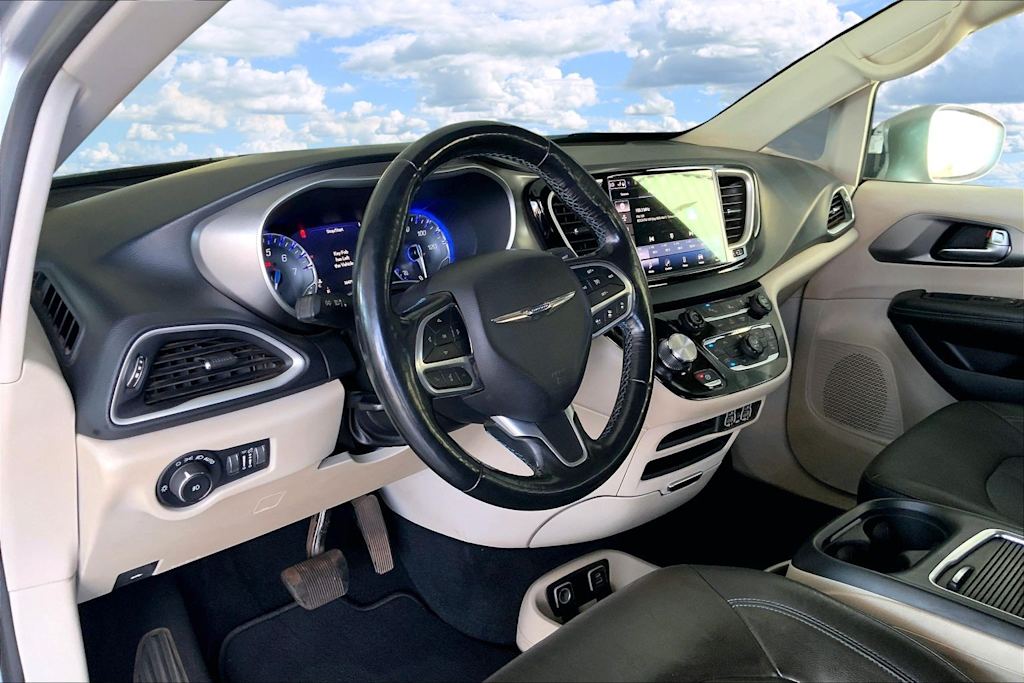 Thumbnail: 2021 Chrysler Pacifica - 2