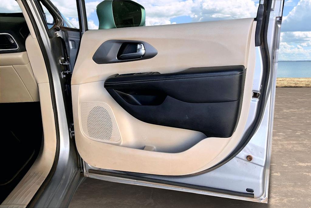 Thumbnail: 2021 Chrysler Pacifica - 29