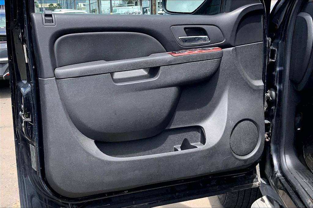 Thumbnail: 2010 Chevrolet Avalanche 1500 - 27