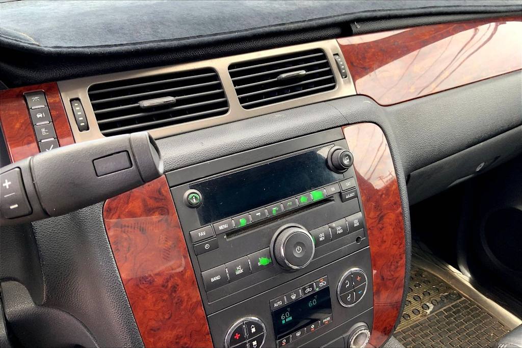 Thumbnail: 2010 Chevrolet Avalanche 1500 - 16