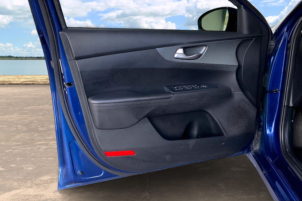 Thumbnail: 2020 Kia Forte - 28