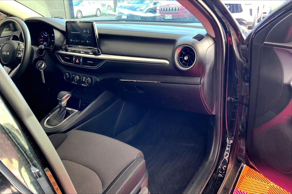 Thumbnail: 2022 Kia Forte - 23