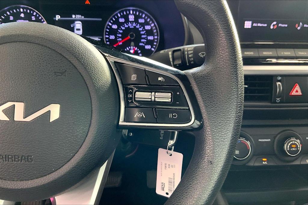 Thumbnail: 2022 Kia Forte - 25