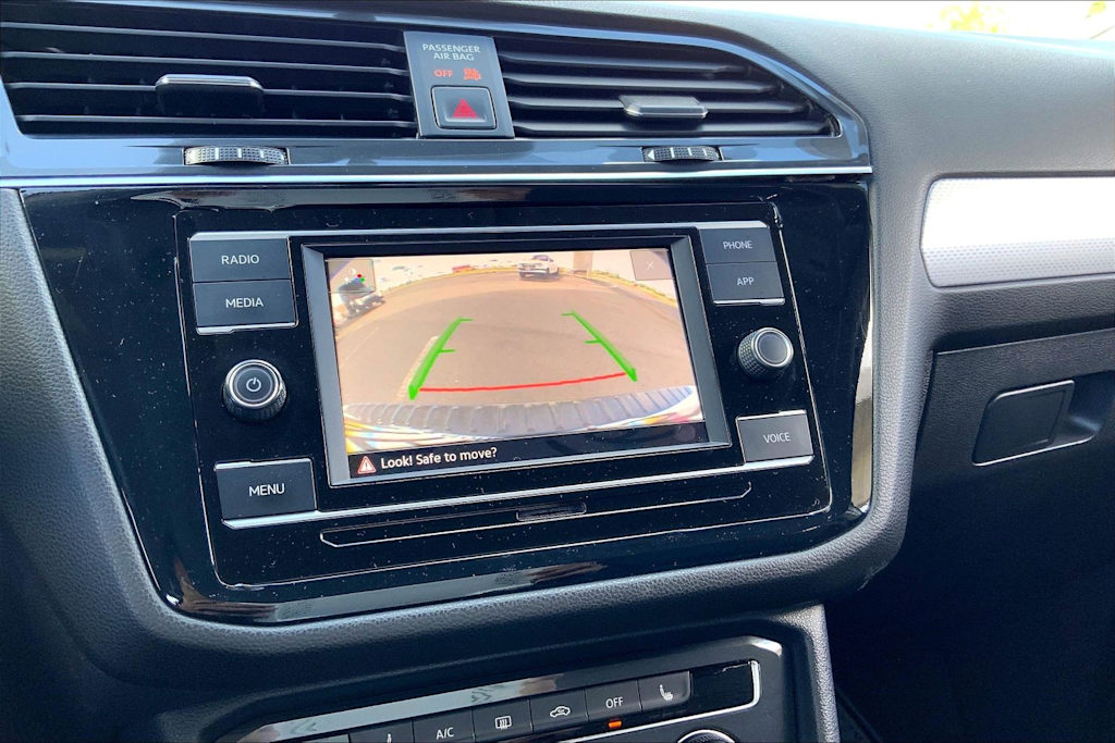 Thumbnail: 2022 Volkswagen Tiguan - 14