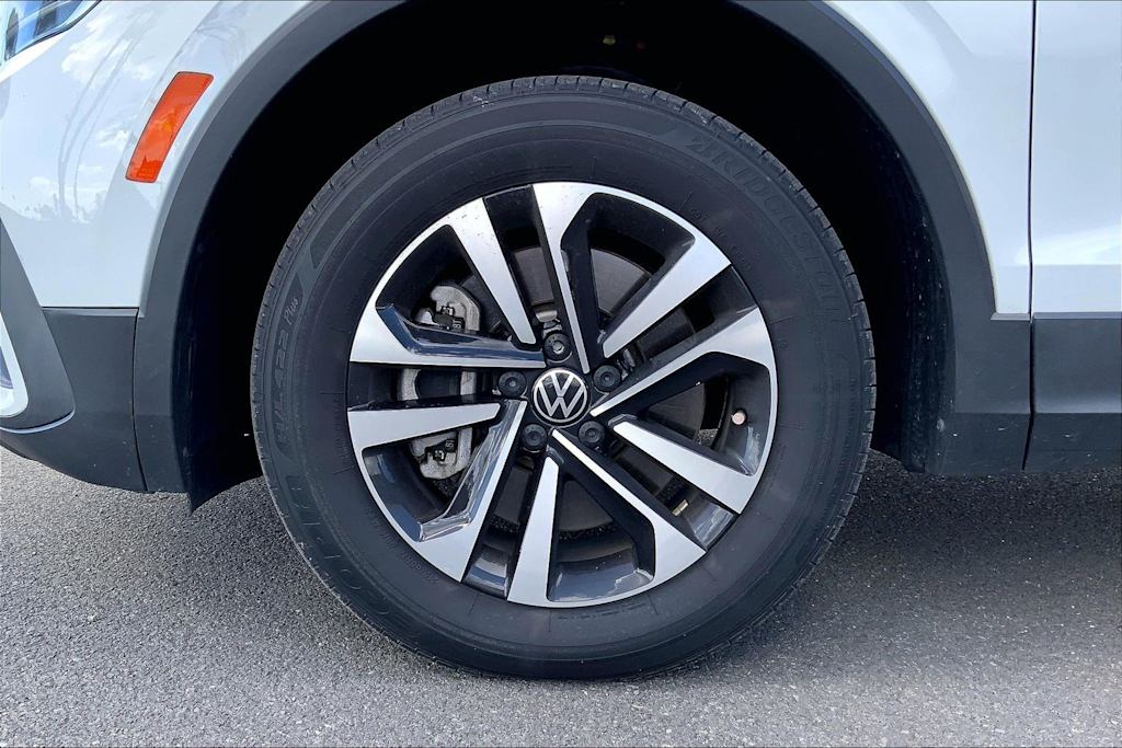 Thumbnail: 2022 Volkswagen Tiguan - 8