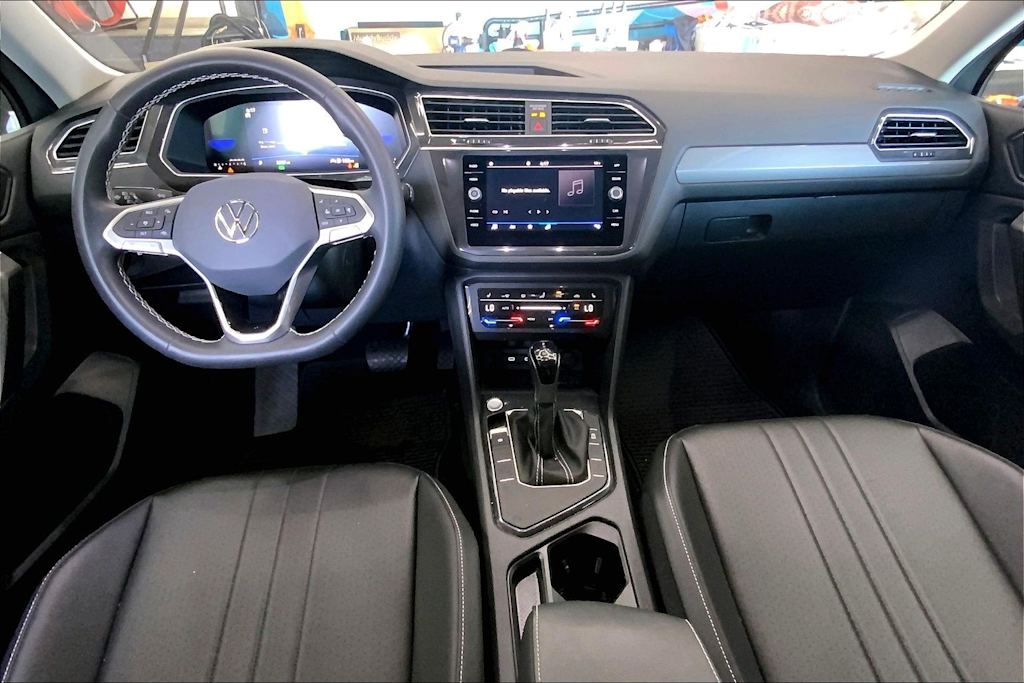 Thumbnail: 2023 Volkswagen Tiguan - 10