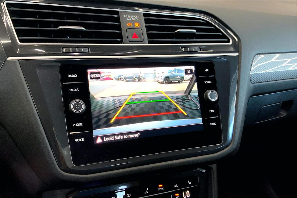 Thumbnail: 2023 Volkswagen Tiguan - 16
