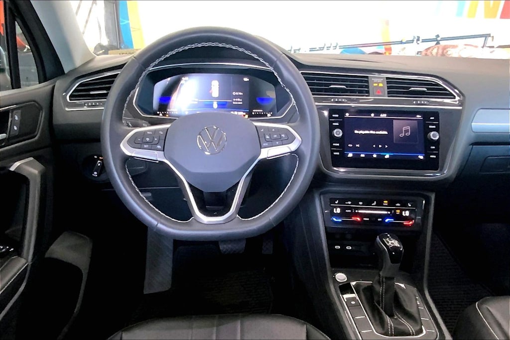 Thumbnail: 2023 Volkswagen Tiguan - 14